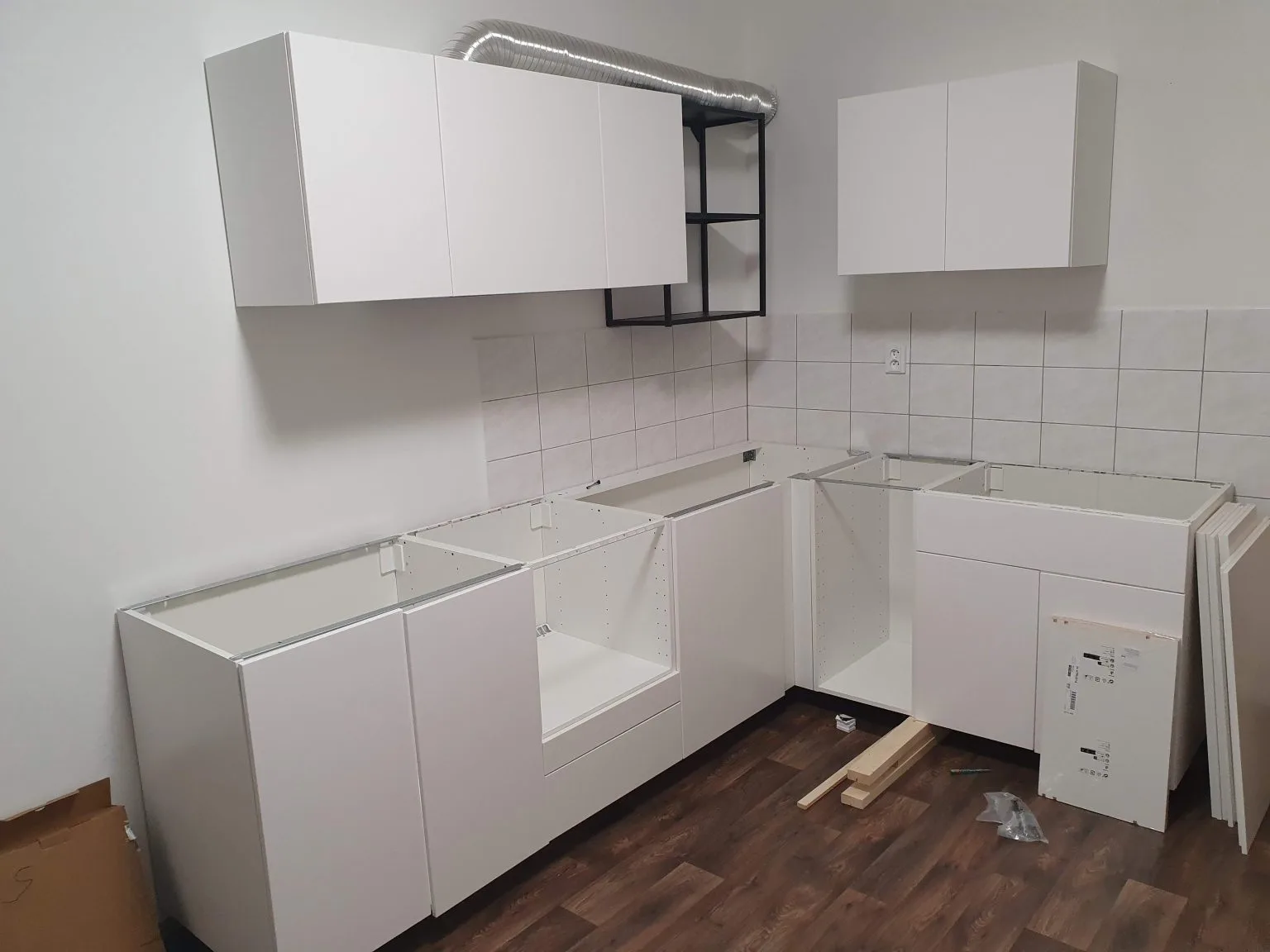 Usadili jsme skříňky